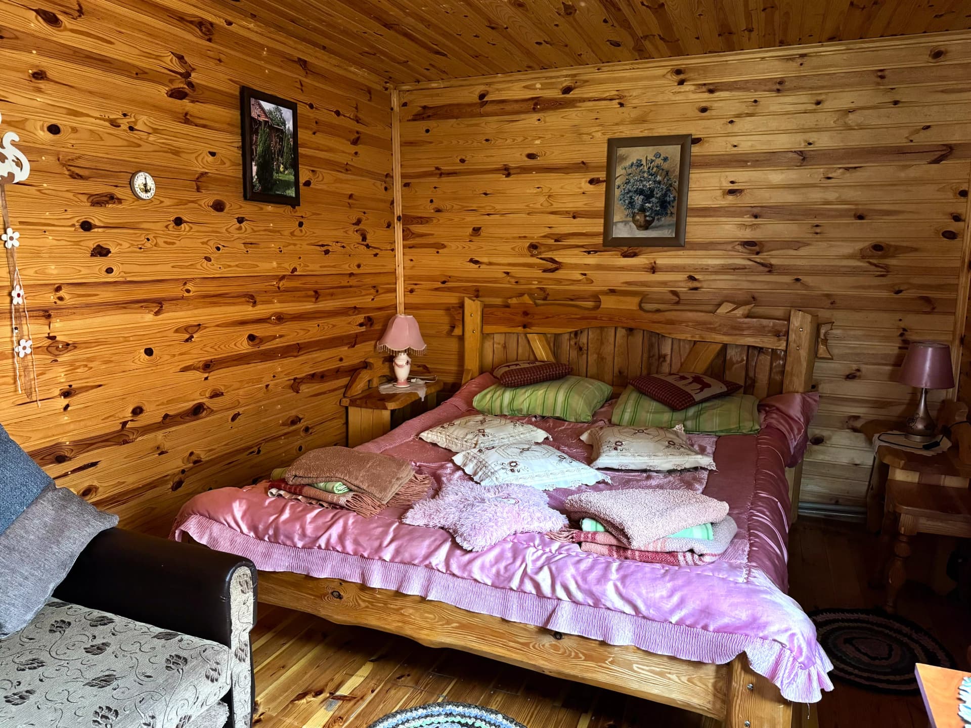 фото деревянного домика Светлица эко-усадьбы На деревне у Дедушки